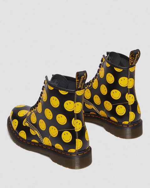 Dr Martens 1460 Smiley® Smooth Leather Women Lace Up Boots Black | USA-793648