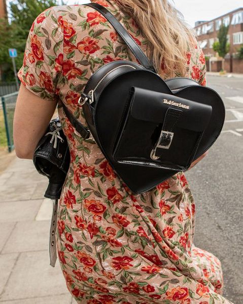 Dr Martens Heart Shaped Leather Women Backpack Black | USA-401739